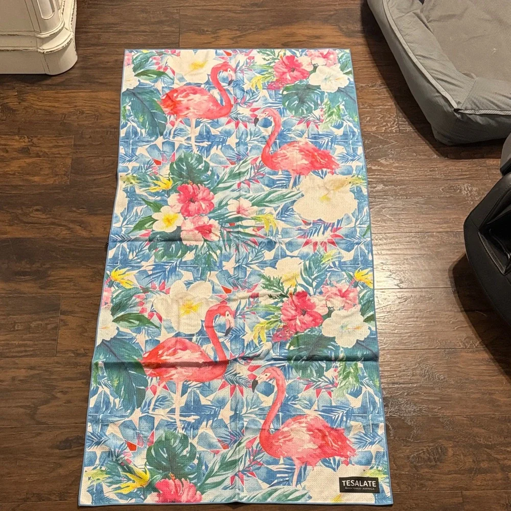 Tesalate Beach Towel 61.5" x 30" - Picture 1 of 4